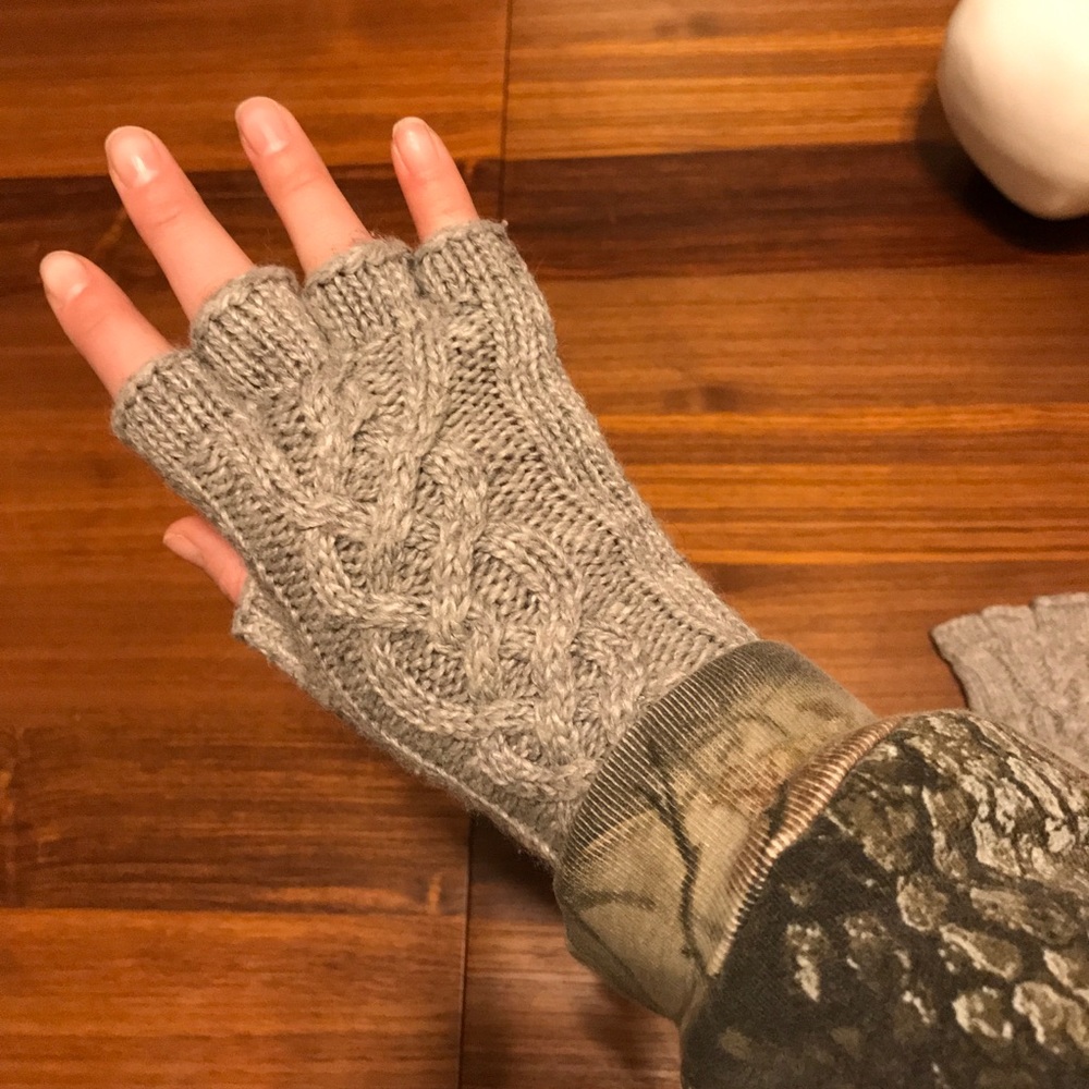 Fingerless knit gloves
